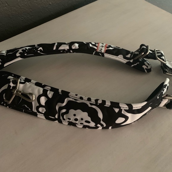 Onyx Blossoms Be Hip JuJuBe with Back Pack straps - Picture 6 of 7
